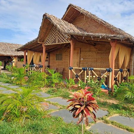 ホテル Hampi Rasta Cafe エクステリア 写真