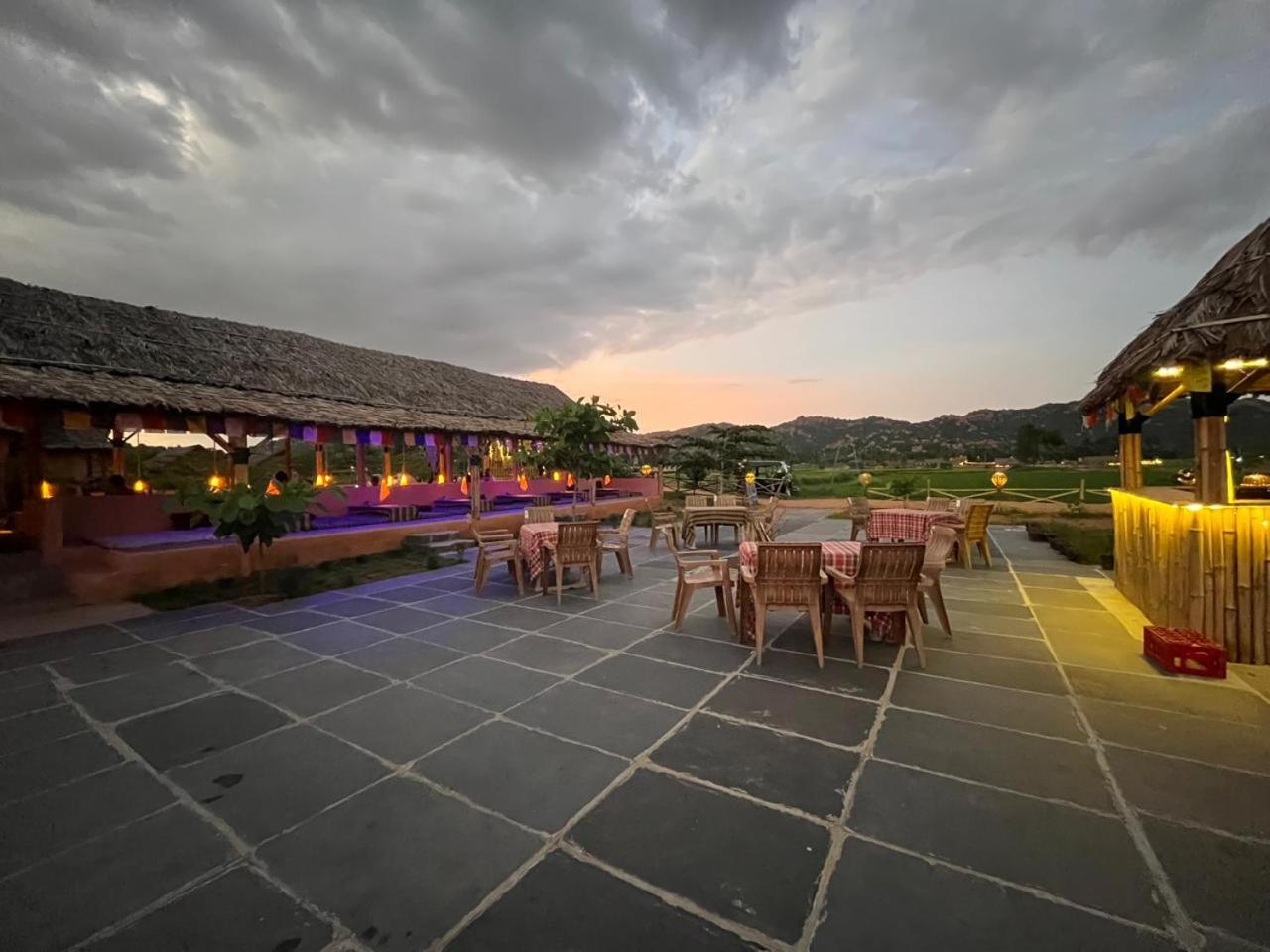 ホテル Hampi Rasta Cafe エクステリア 写真