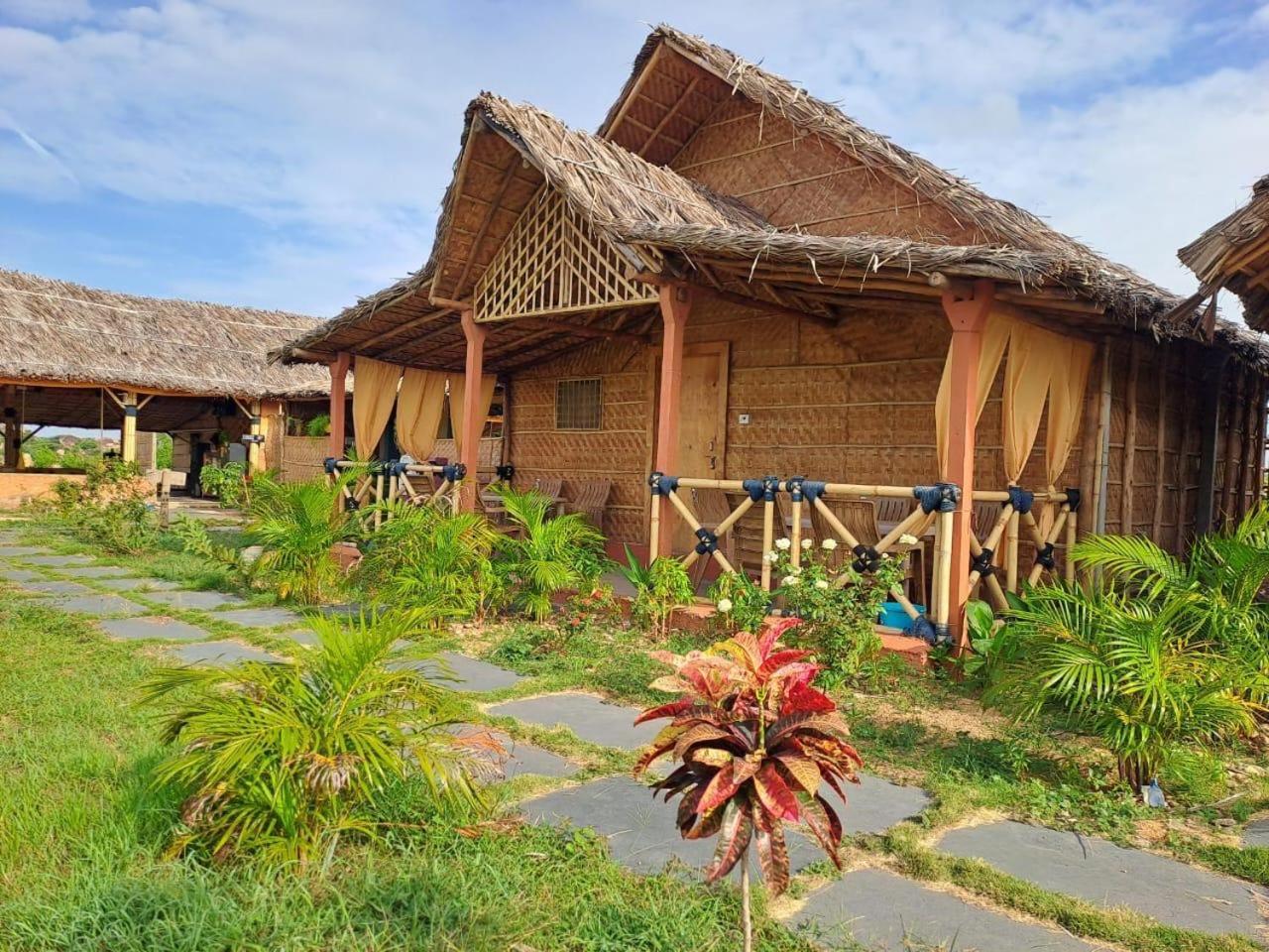 ホテル Hampi Rasta Cafe エクステリア 写真